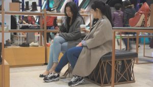 [子林4K视频]一眼就让你心动的女神，脱鞋了，露脚了[0150]