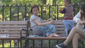 [子林4K视频]美女重口味：俊俏小媳妇不断用手遮脚，可还是拦不住[0335]
