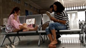 【Tim精华视频】候车室豪放的丝袜少妇[0549]