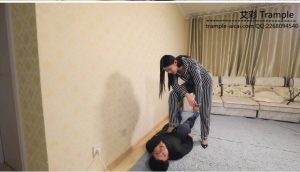 凶狠暴力高跟踩踏