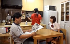 调皮校服女生发现父亲的恋足秘密 换上高跟引诱舔玉足-1080P-97LZTD-2419
