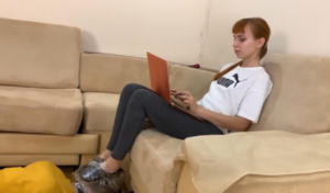 PP女女-这样吸臭太卑微！Kira脚踩女脚垫保鲜膜真空除臭！臭袜子味道全吸干净 bf48389-97LZTD-21969