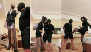 【美娜格格】白领S-白袜塞嘴暴揍客户狗-97LZTD-32101