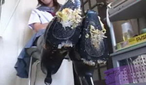 【中字】水手服小恶魔喂M男靴下美食 SD-01 2-97LZTD-328819